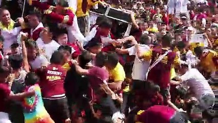 Cientos de miles en procesión del Nazareno negro en Manila