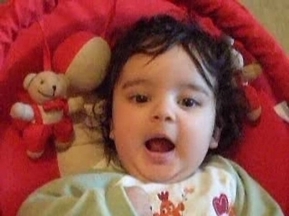 * * * Emma, 5 mois et demi : playback ! * * *