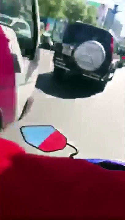 Thanh niên xe ôm hiện đại chở khách gây tai nạn sau đó bỏ đi