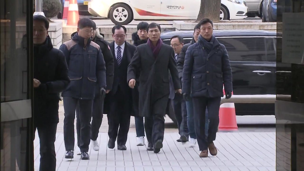 '성폭행 무죄' 안희정, 2심 결심공판 출석..."드릴 말씀 없어" / YTN