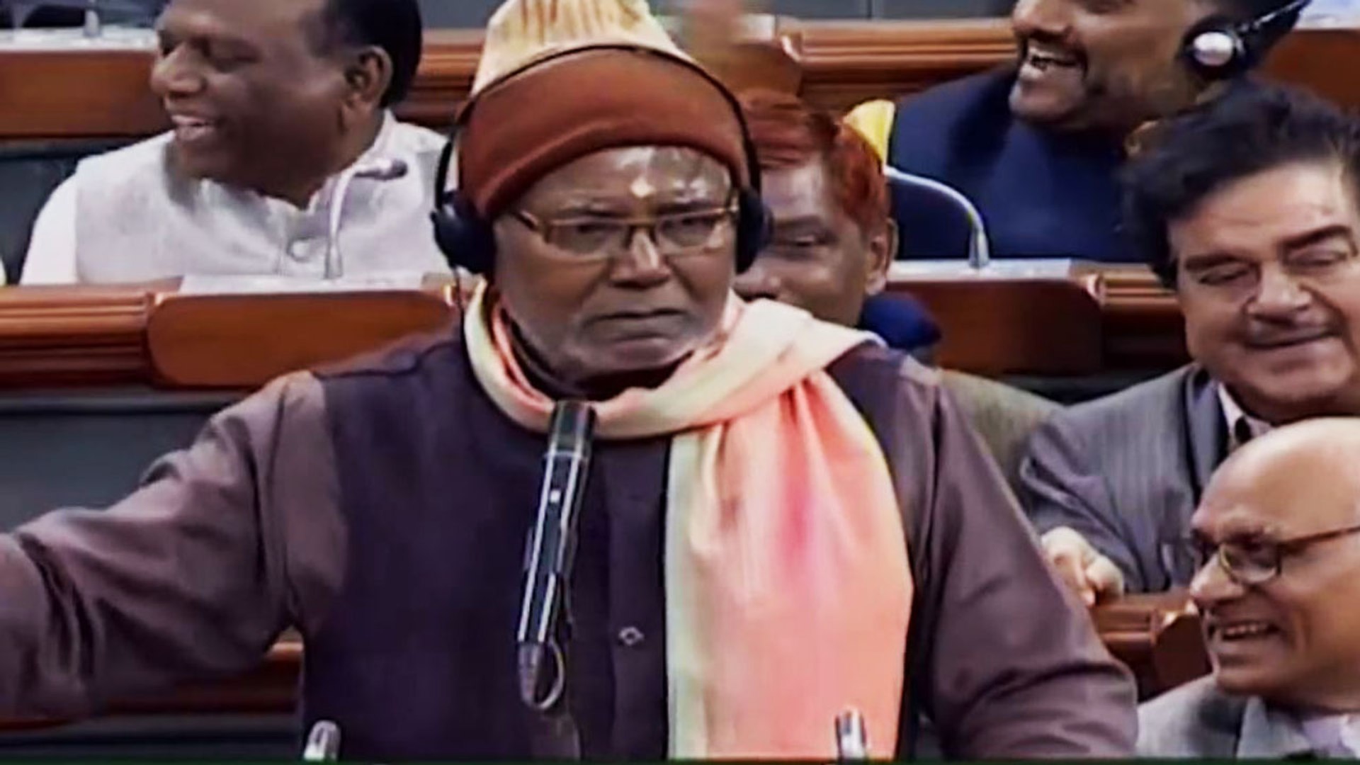 BJP MP Hukumdev Narayan का Lok Sabha में Reservation Bill पर दिया ये भाषण  जरूर देखें |वनइंडिया हिंदी - video Dailymotion