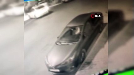 Eyüpsultan’da park halindeki araçtan hırsızlık kamerada