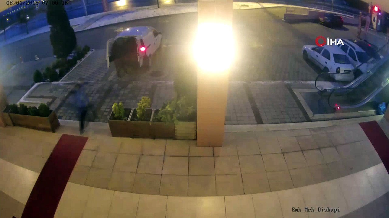 5 dakika içinde 350 bin TL değerinde soygun yapan hırsızlar güvenlik kamerasına yakalandı