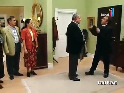 İhsan, ağzının payını verdi! - Tatlı Hayat 5. Bölüm