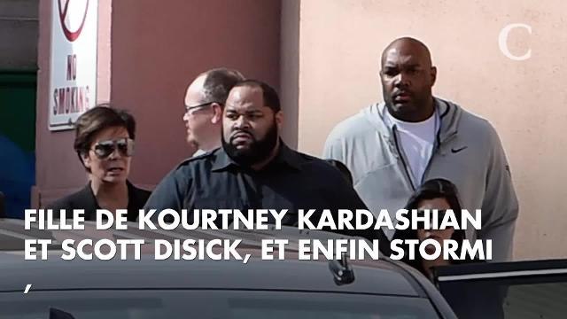 Quand Kim Kardashian offre des sacs Louis Vuitton à 1000 dollars à Stormi, onze mois, et toutes ses nièces !