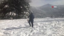 Jandarma, Kar Yağışı Nedeniyle Yiyecek Bulmakta Zorlanan Sokak Hayvanları İçin Dağlara Ekmek Bıraktı