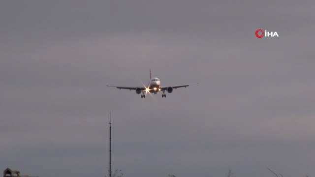 Rüzgar Uçakları Beşik Gibi Salladı