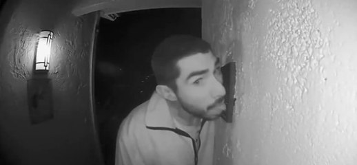 ABD Polisi, 3 Saat  Boyunca Kapı Zilini Yalayan Adamı Arıyor