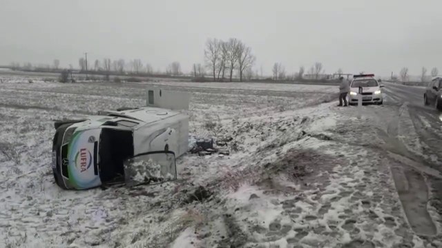 Pa Koment - Ngricat në rrugë, një automjet del nga rruga në aksin Lezhë-Shkodër