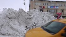 Varto'da Kar Yağışı ve Fırtına Hayatı Olumsuz Etkiliyor
