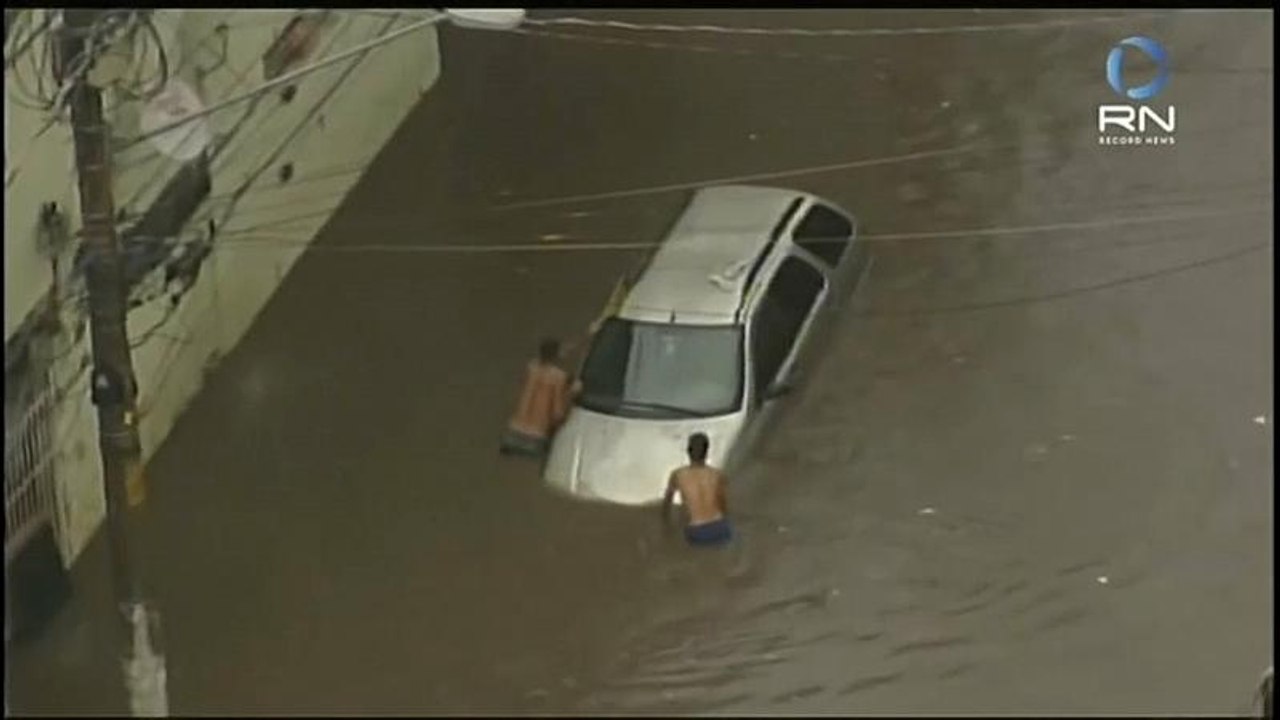 Fortes chuvas provocam cheias em São Paulo
