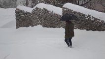 Pa Koment - Moti i keq/ Mbyllen të gjitha shkollat në Gjirokastër, disa rrugë të bllokuara