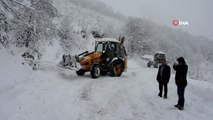 Kabadüz'de Yoğun Kar Yağışı Sonrası Yollar Kapandı...okullar 1 Gün Süreyle Tatil Edildi