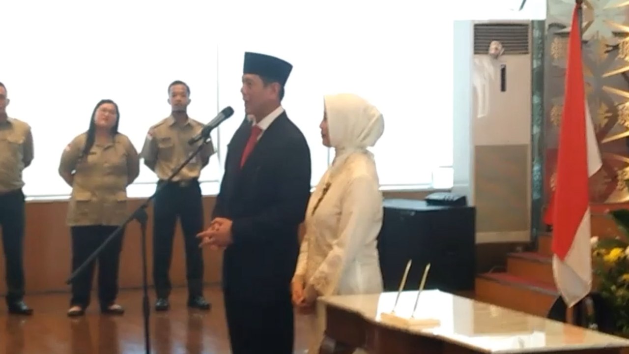 Canda Doni Monardo Saat Kenalkan Istrinya Ketika Sertijab di BNPB: Jangan Sampai Salah Lirik Nanti