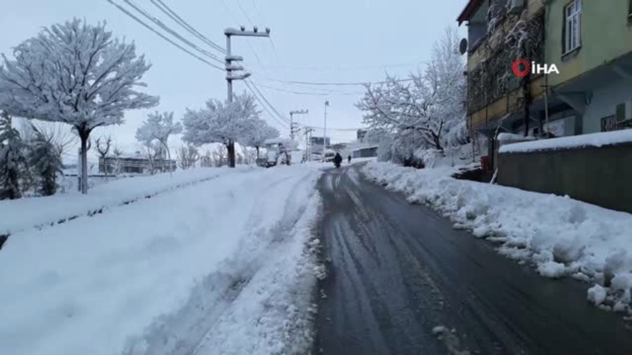 Kulp' Ta Kar Yağışı Etkili Oldu..kulp-Muş Karayolu Ulaşıma Kapandı