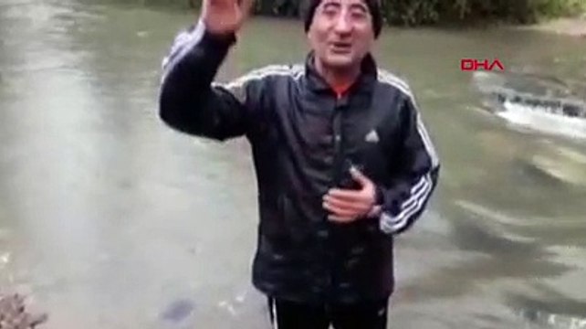 Muhtar adayınız her hava şartına hazırdır diyerek kendini soğuk sulara bıraktı