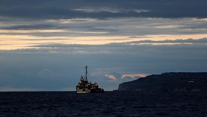 مالطا تسمح لسفينتي مهاجرين بالرسو وتوزيعهم على 8 دول أوروبية