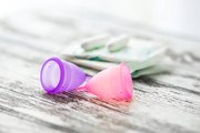 Choc toxique: faut-il faire confiance aux tampons bio et coupes menstruelles ?