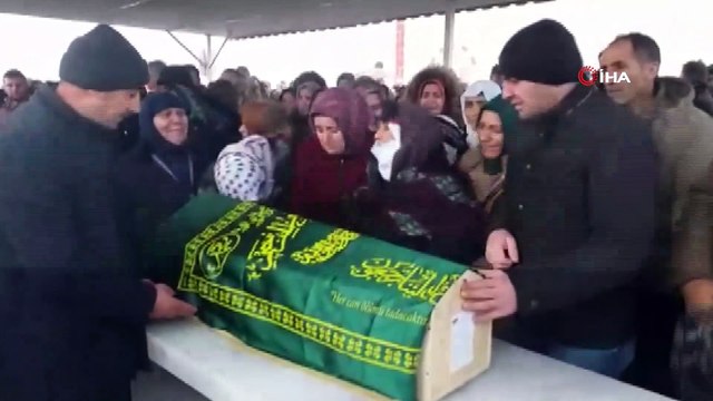 Tekirdağ'daki feci kazada can veren anne ve 2 çocuğu son yolculuklarına uğurlanıyor