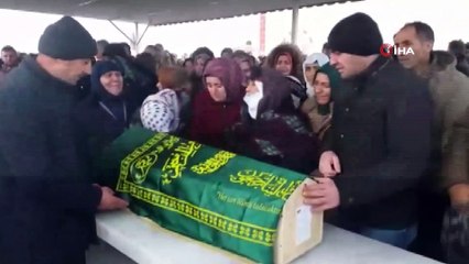 Tekirdağ'daki feci kazada can veren anne ve 2 çocuğu son yolculuklarına uğurlanıyor