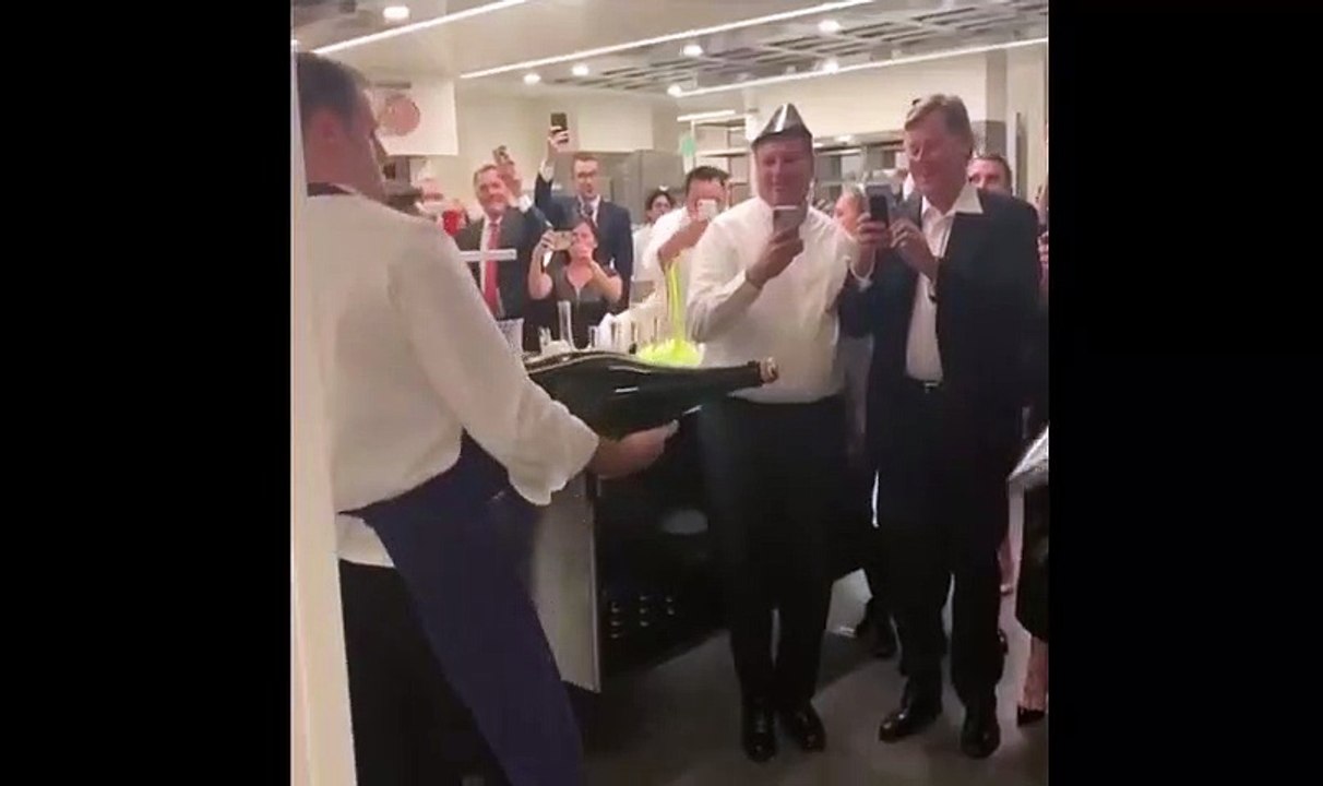 Sabrer le champagne à 2000€ dans un restaurant 3 étoiles