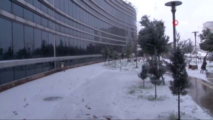 Mardin'de Yoğun Kar Yağışı ve Tipi Etkili Oluyor