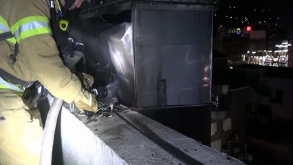 서울 대학로 사우나 건물서 불...연기 마신 11명 구조 / YTN