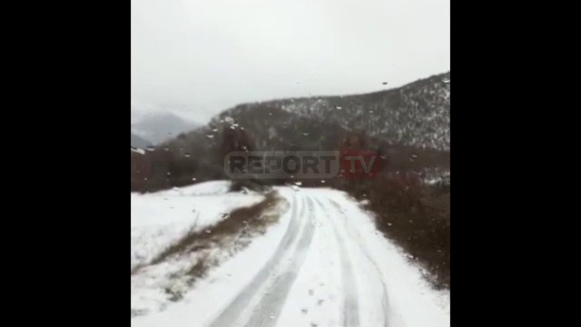 Bllokohet brenda shtëpisë, 25-vjeçarja sjell në jetë fëmijën e saj të dytë falë ndihmës mjekësore