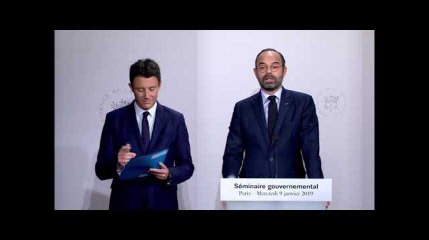 Philippe regrette la "péripétie" du retrait de Jouanno du grand débat