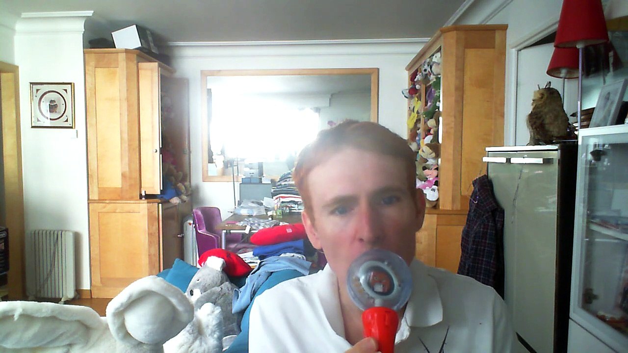 Wiwi égratigne "l'amour rend aveugle" de Young Loyd Wallace & Bayo