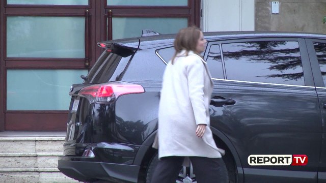 Report Tv-Pas mbledhjes së qeverisë, ministrat në largim të shkujdesur