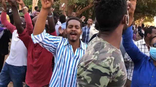 السودان.. مظاهرات معارضة للبشير وأخرى مؤيدة لنظامه