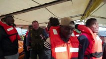 Migrantes bloqueados en el Mediterráneo desembarcan en Malta