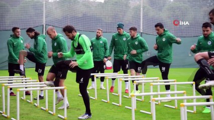 Atiker Konyaspor yağmur altında çalıştı