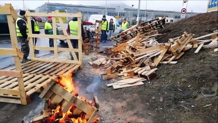 Les gilets jaunes au rond-point de Noidans-lès-Vesoul
