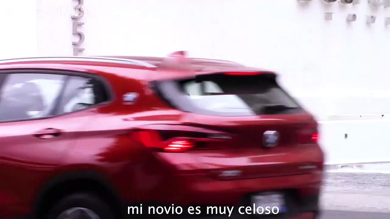 Chica le rechaza hasta que cree que es millonario! (Gold Digger Prank)