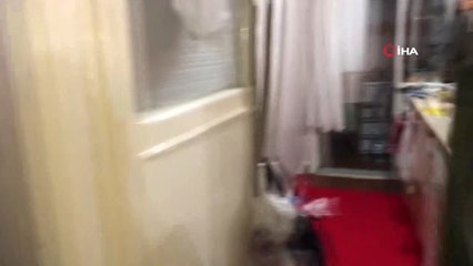 Torbacı Çift 9 Yaşındaki Çocuklarına Pencereden Uyuşturucu Attırdı, Polis Uyuşturucuları Yerden...