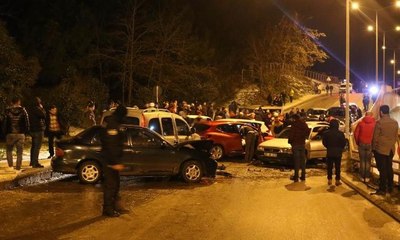 Samsun'da 'buzlanma' nedeniyle 14 araç birbirine girdi