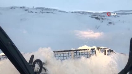 Karda Mahsur Kalan Anne ve 2 Günlük Bebeği 3,5 Saatlik Çalışma ile Kurtarıldı