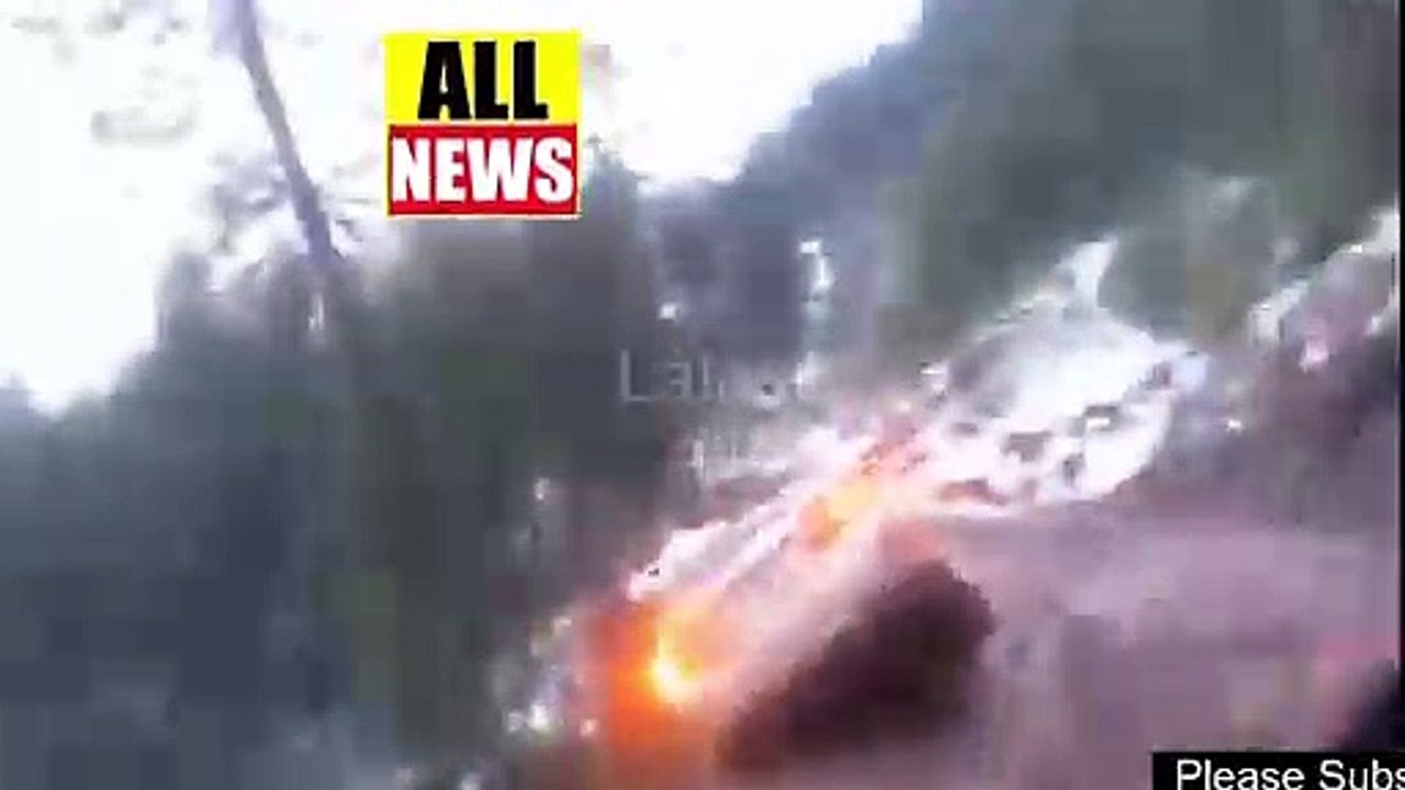 لڑکے مستی میں ڈرائیو کر رہے تھے گاڑی کھائی میں گر گئی | Ary News Headlines