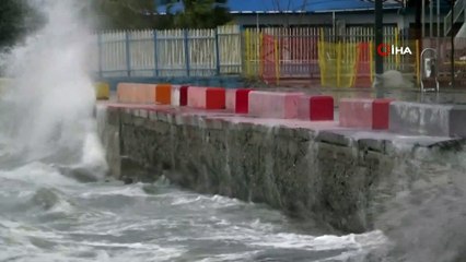 Lodos, Kuzey Ege'de dev dalgalar oluşturdu