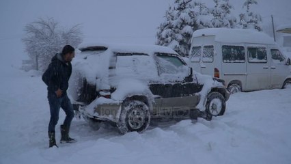 Moti i keq/ Përmirësohet situata në Qarkun e Elbasanit, por ka ende fshatra të bllokuar