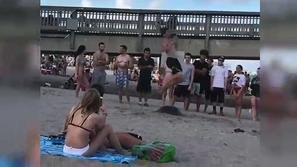 Este salto en la playa acabó en aterrizaje de boca épico