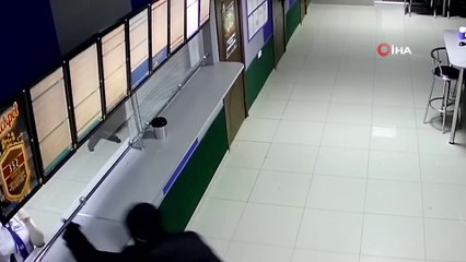 - Rusya'da Hırsız Baltayla Bahis Ofisini Soydu