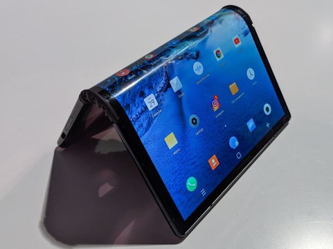 رسميًا.. طرح أول هاتف ذكي في العالم قابل للطي