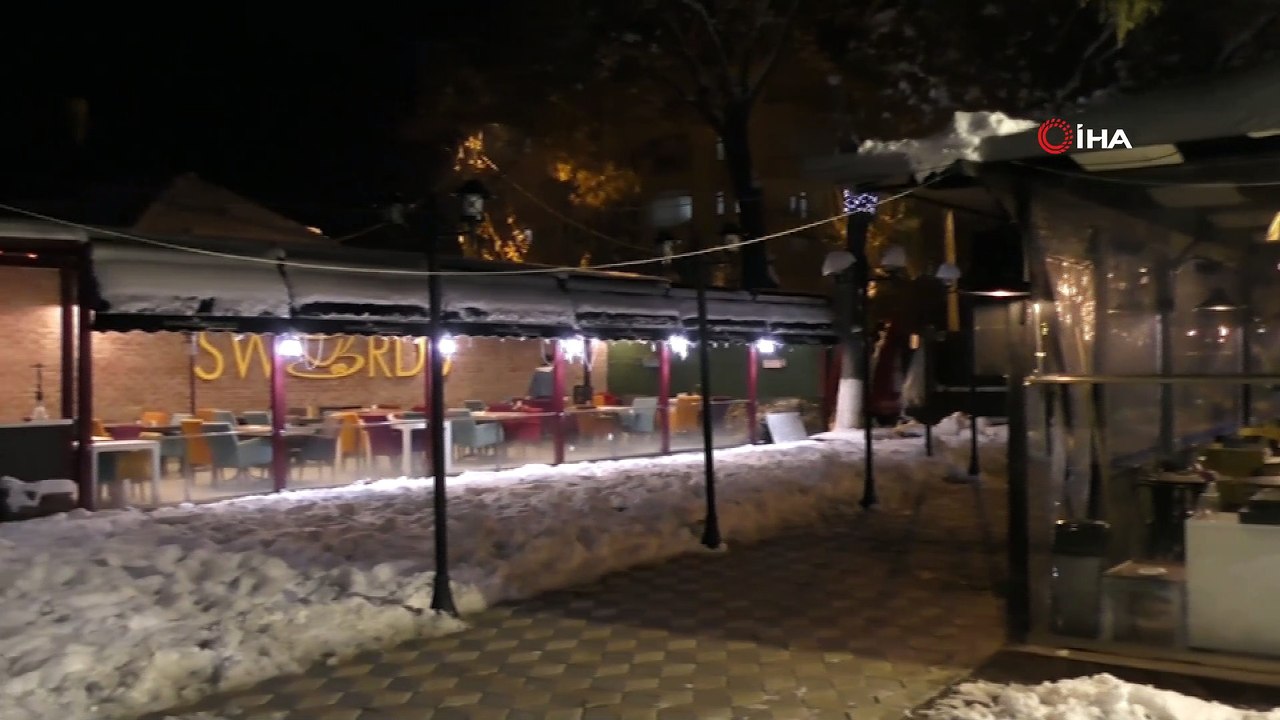 Kimsesizlere ev, öğrencilere kütüphane
