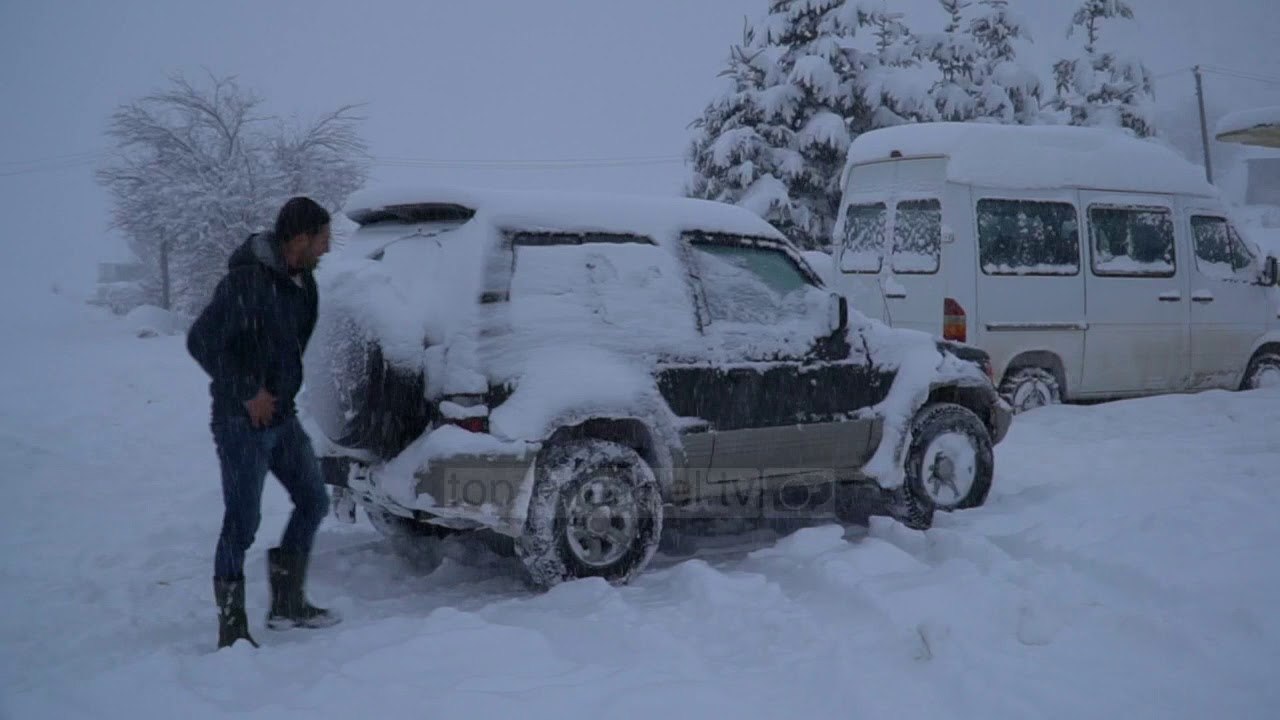 Pa Koment - Bora vazhdon, trashësia rreth 80 cm në Stëblevë - Top Channel Albania - News - Lajme