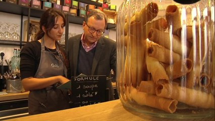 Pour mieux connaître "son travail" et "ses problèmes", ce député a partagé le quotidien d'une serveuse gilet jaune