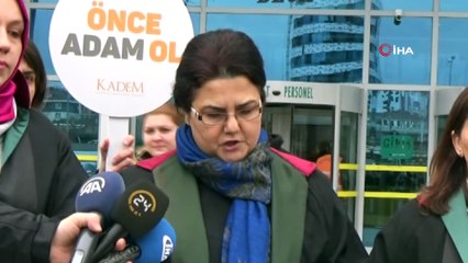 - Maltepe’de bindiği minibüste lise öğrencisi başörtülü genç kızın darp edilmesine ilişkin yargılanan Ayhan Almıla Kursar, 1 yıl 10 ay 15 gün hapis cezası ve 3 bin 880 lira para cezasına çarptırıldı. Mahkeme bu cezaları erteledi.