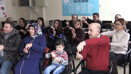 Cam kemik hastası Doğan'la iletişim kurmak için işaret dili öğreniyorlar - AYDIN